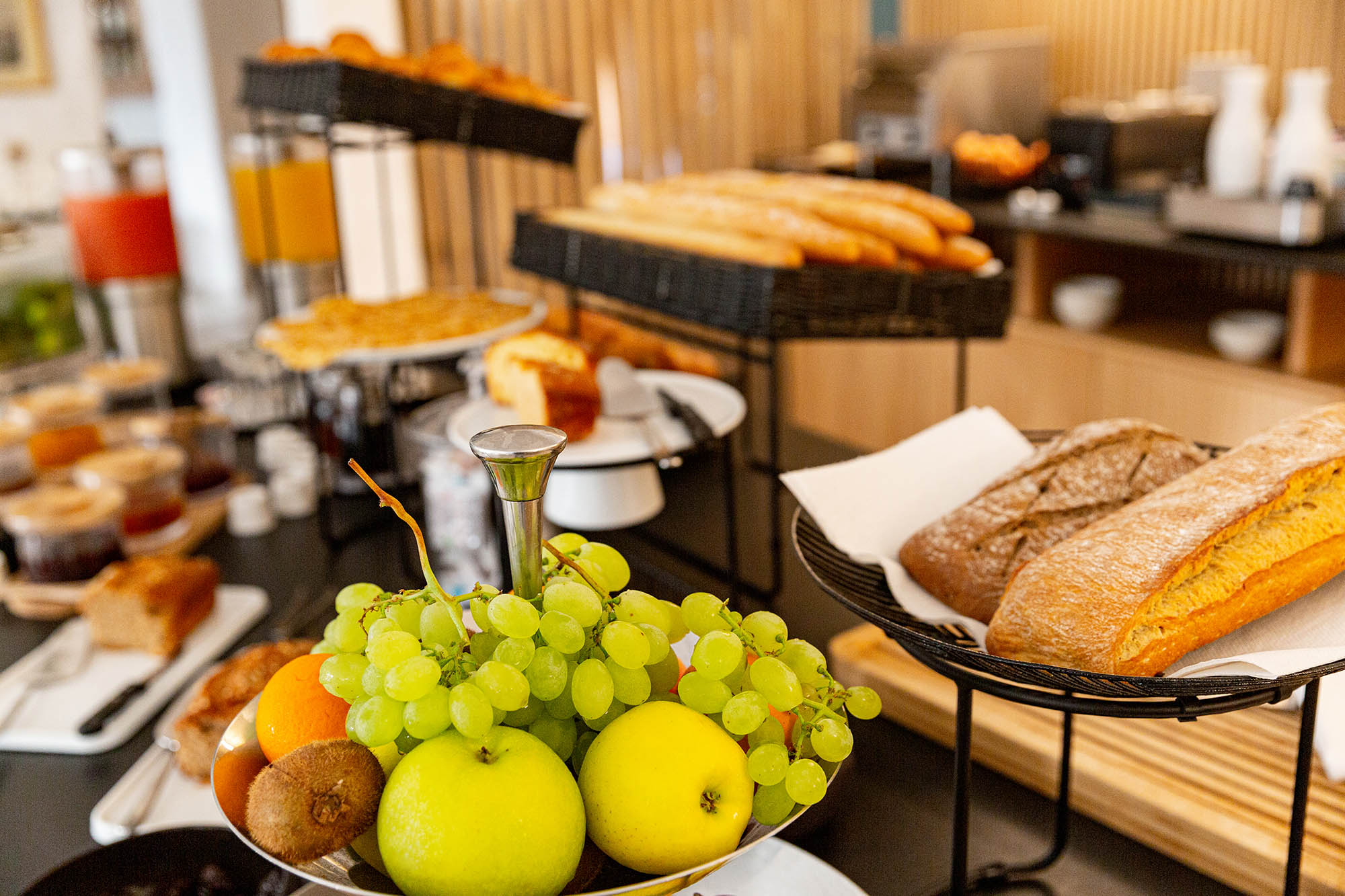 Le bar avec un verre