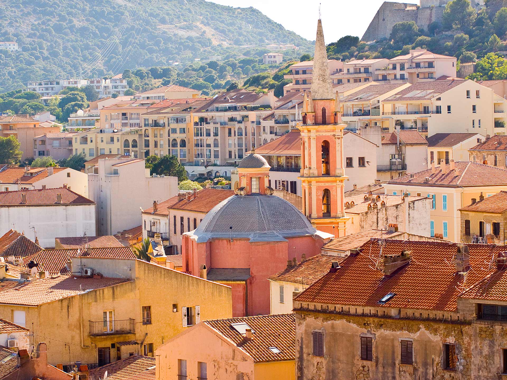 Calvi montagne eneigée